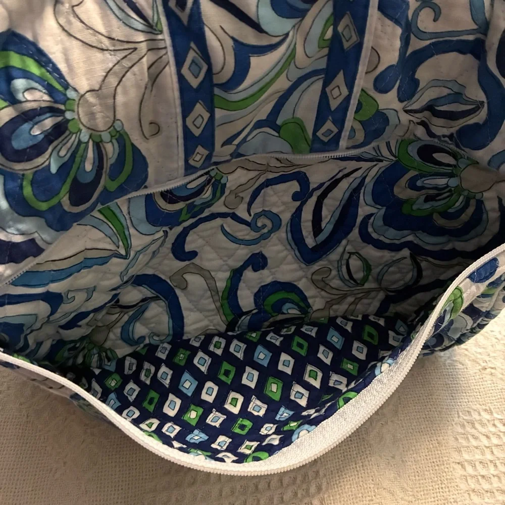 Vera Bradley Blue and White Crossbody Messenger Laptop Shoulder Bag 12x15 U.S.A.